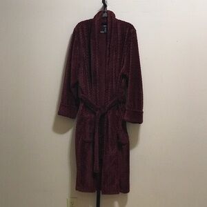 Nordstrom Plush Jacquard Robe in Burgundy Spice Size Medium/large .